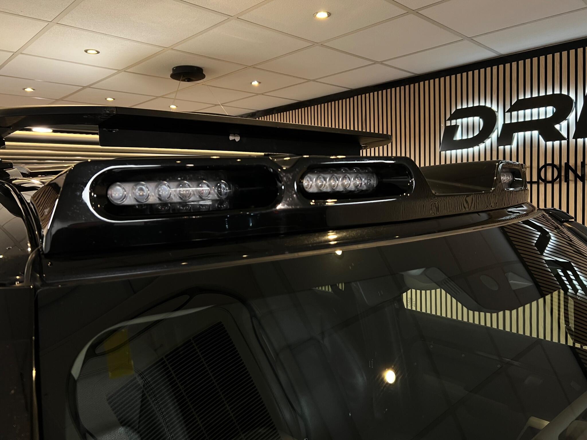 Land Rover Defender 110